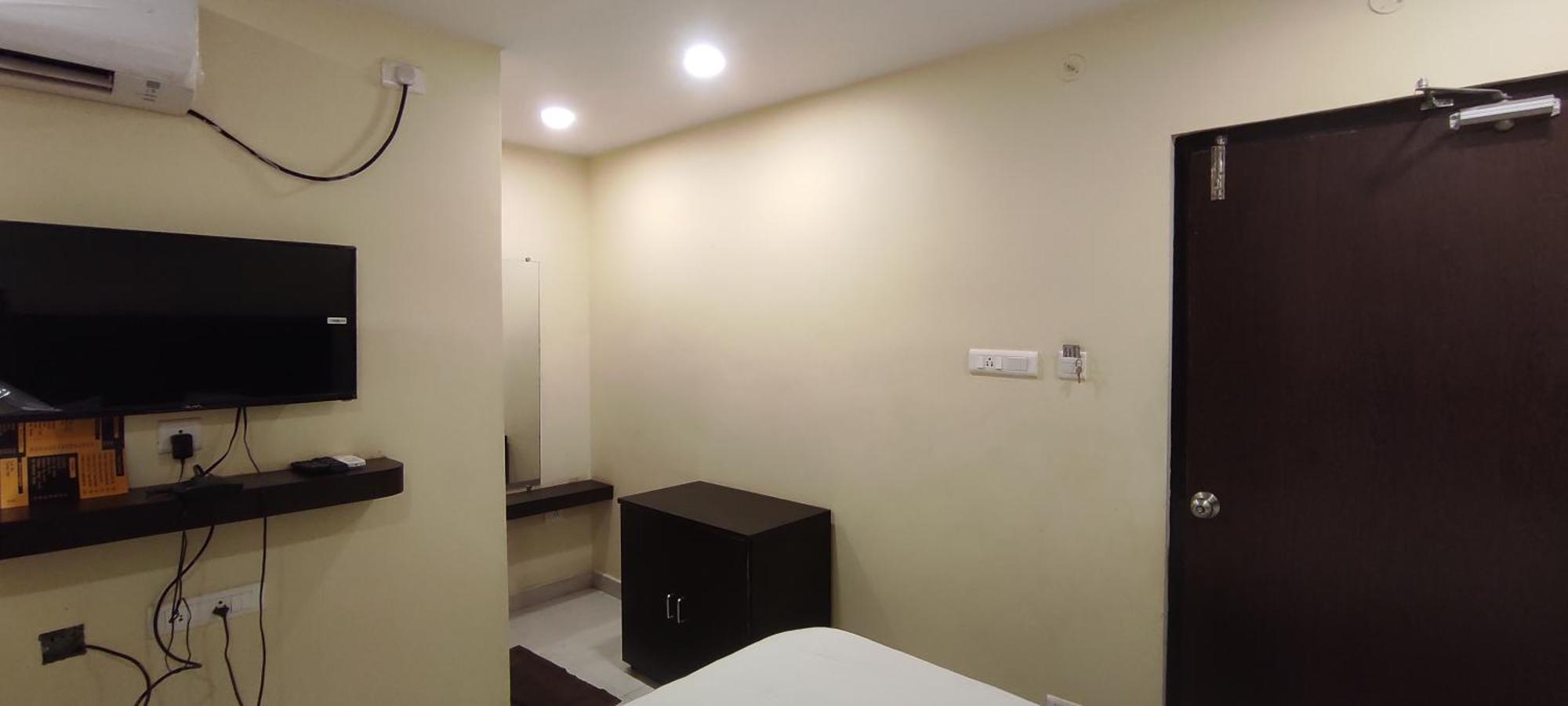 Arvind Stay Hotel, Rk Beach Vizag Visakhapatnam Bagian luar foto
